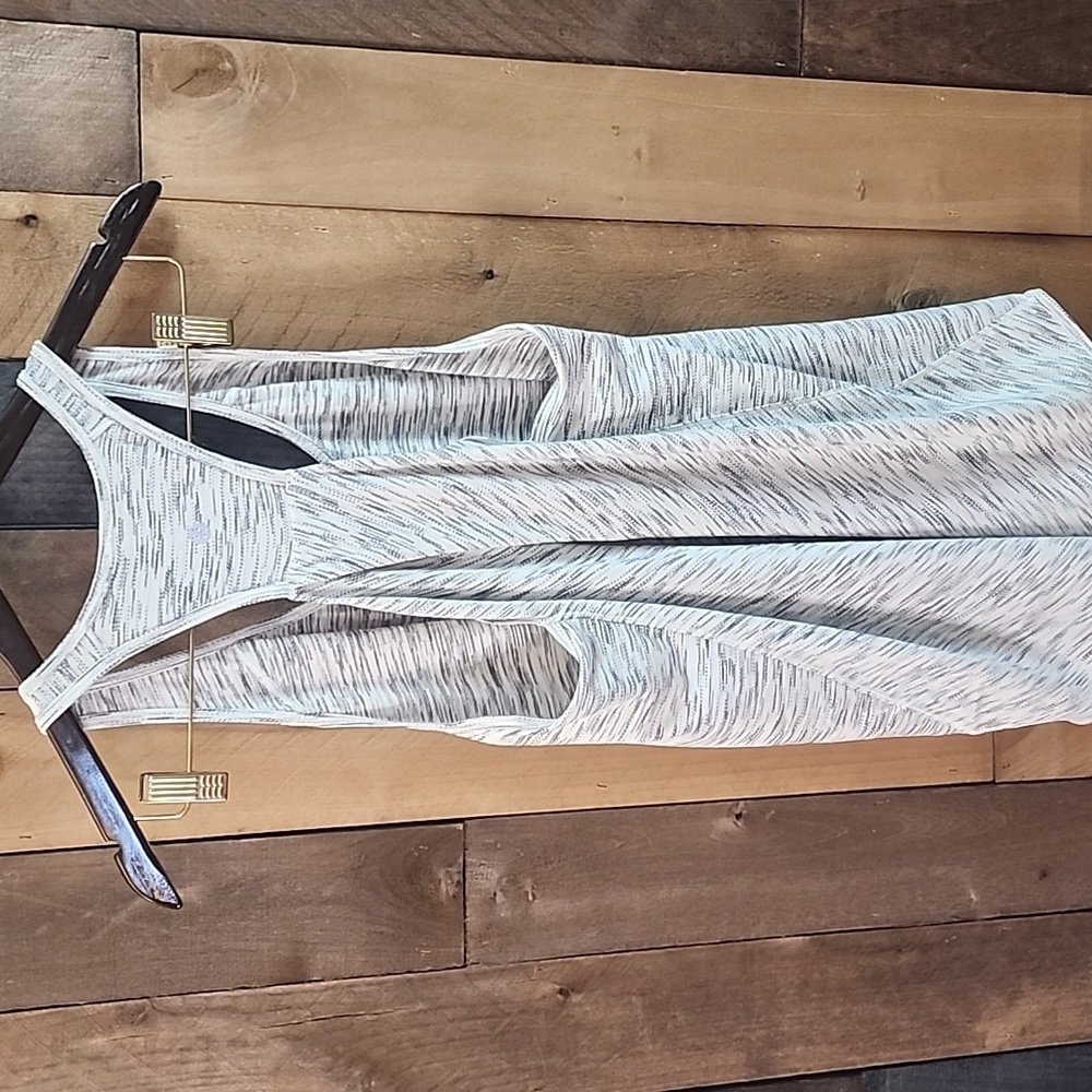 Lululemon Essential Tank Pleated Size 10 - Picture 5 of 5